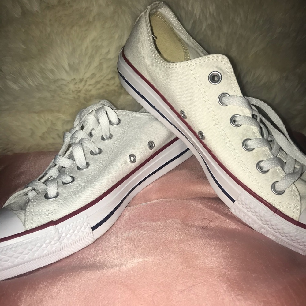 White low top converse NWOT